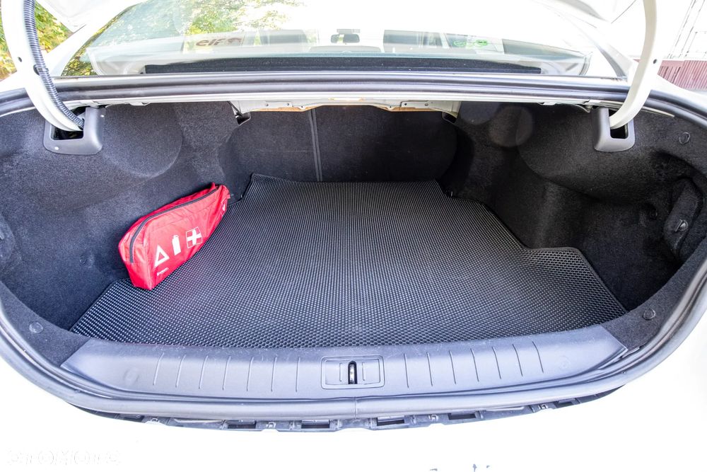 Renault Latitude 2.0 dCi Privilege - 17