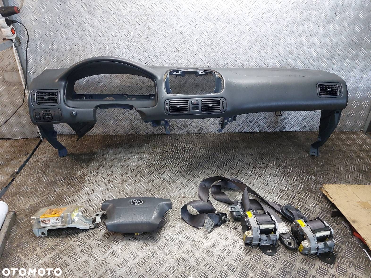 ZESTAW AIRBAG POSTRZAŁOWY KOKPIT TOYOTA COROLLA E11 LIFT 5D HB EU - 1