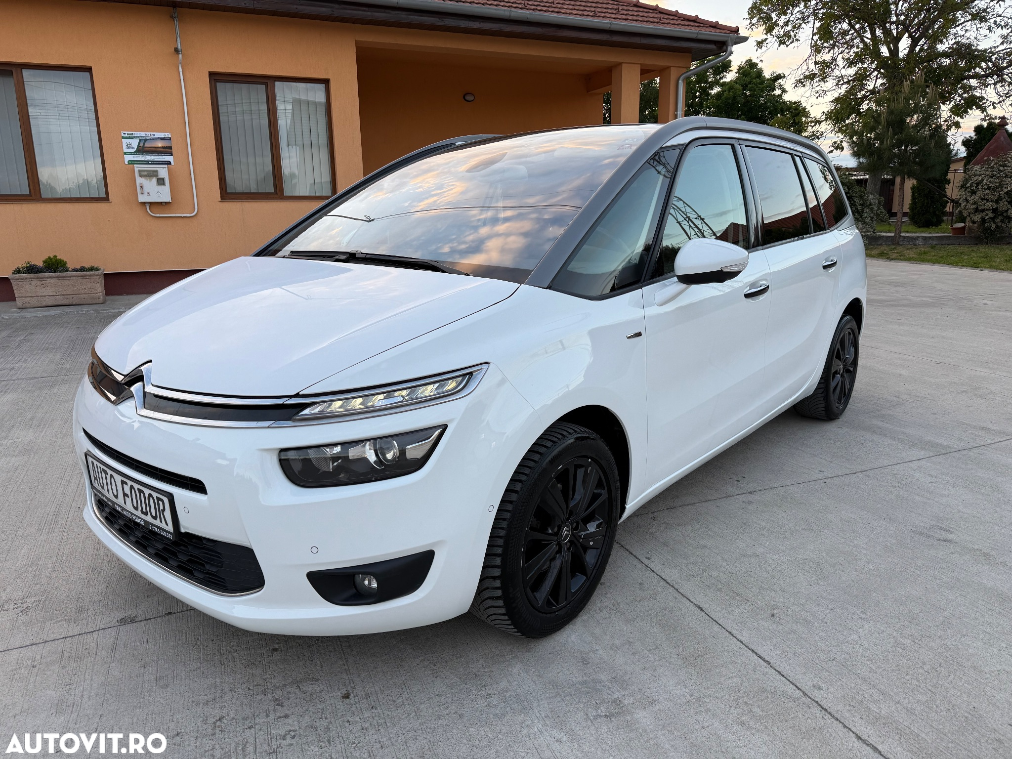 Citroën C4 Grand Picasso e-HDi 115 ETG6 Exclusive - 2