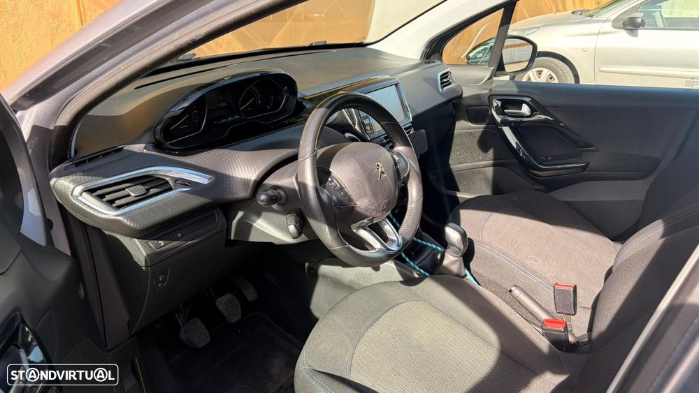 Peugeot 208 1.2 PureTech Signature - 6