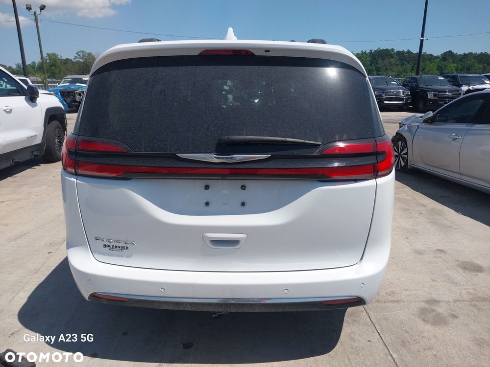 Chrysler Pacifica - 5
