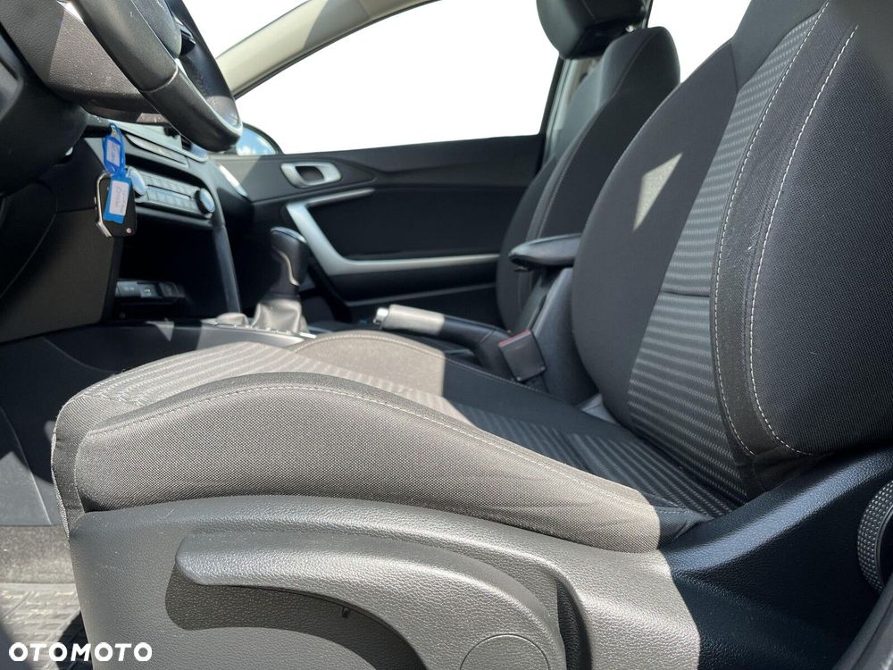 Kia Ceed - 12