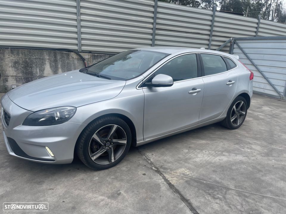 VOLVO V40 D4 R-DESIGN DE 2015 PARA PEÇAS (MOTOR D5204T6) - 2