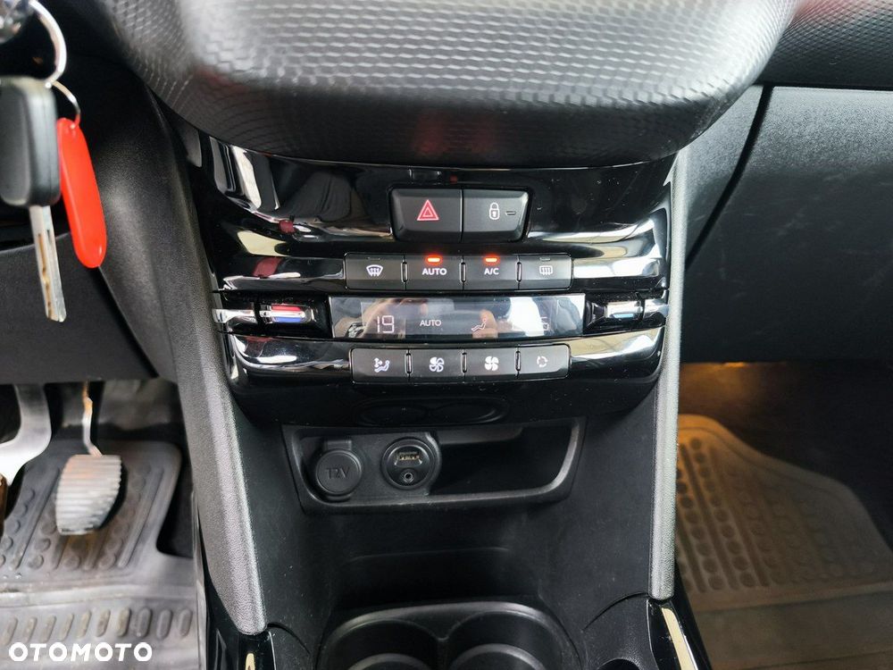 Peugeot 2008 1.6 VTi Allure - 26