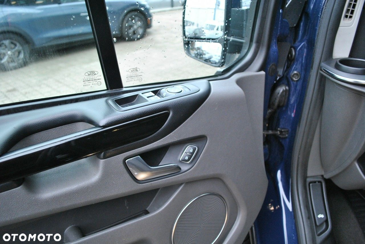 Ford Tourneo Custom - 19