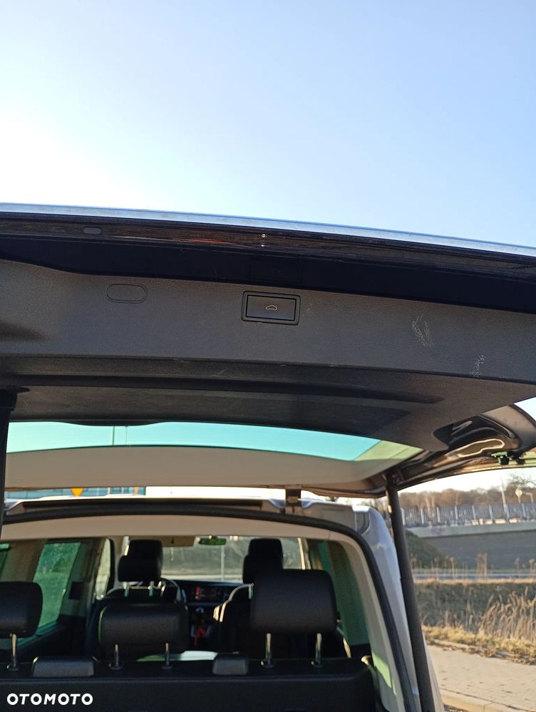 Volkswagen Multivan - 21