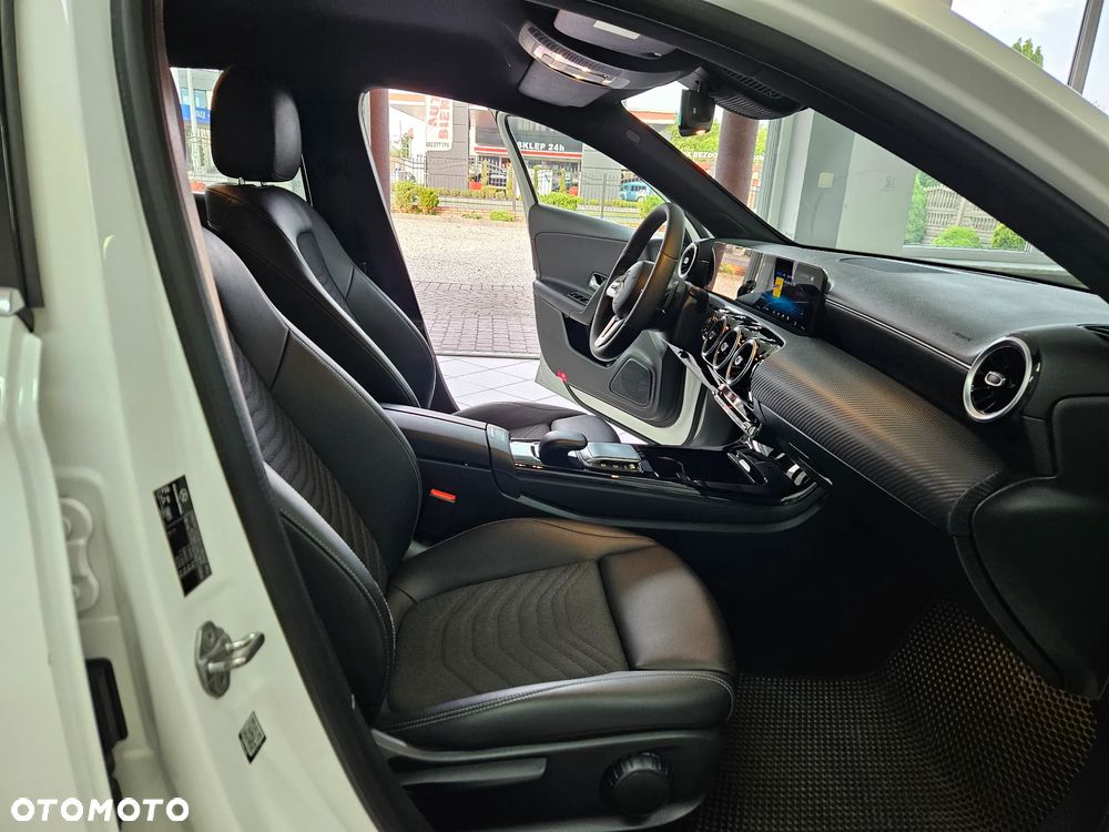 Mercedes-Benz Klasa A 180 d AMG Line 8G-DCT - 32