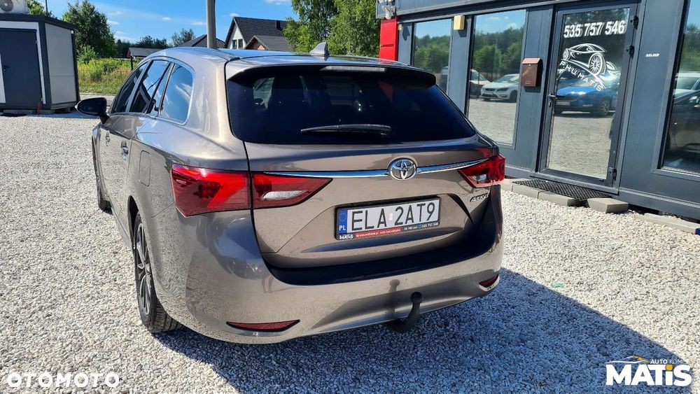 Toyota Avensis - 10