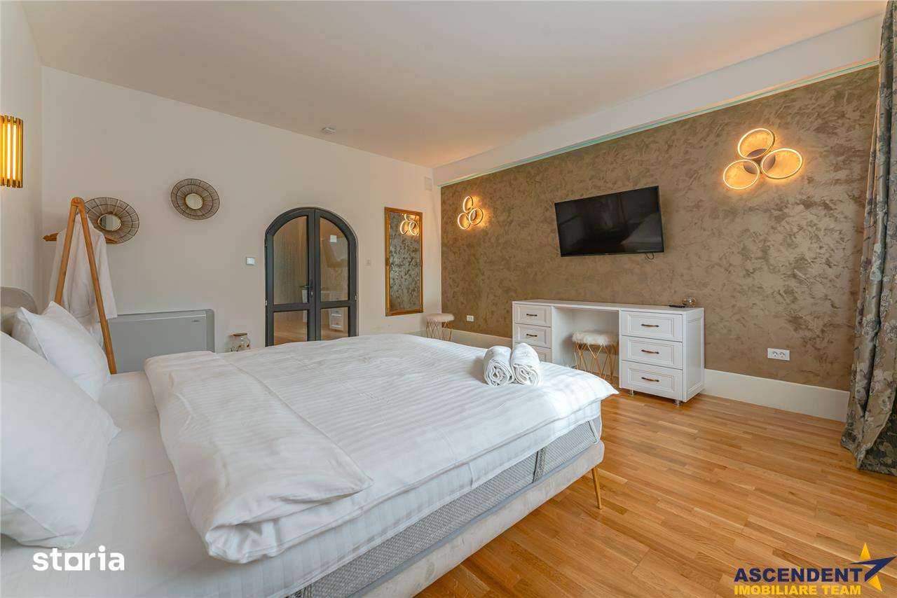FILM& 3D! Vila high tech, cu semineu, jacuzzi, terasa, 7 camere, Centr - Imagine principală: 3/20
