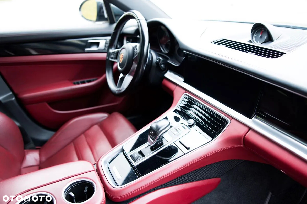Porsche Panamera 4S - 26