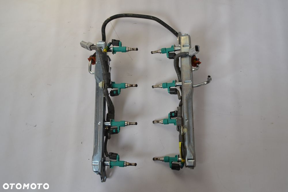 Lexus LC 500 listwy wtryskowe 82127-24010C / 82126-24010C-1 - 2