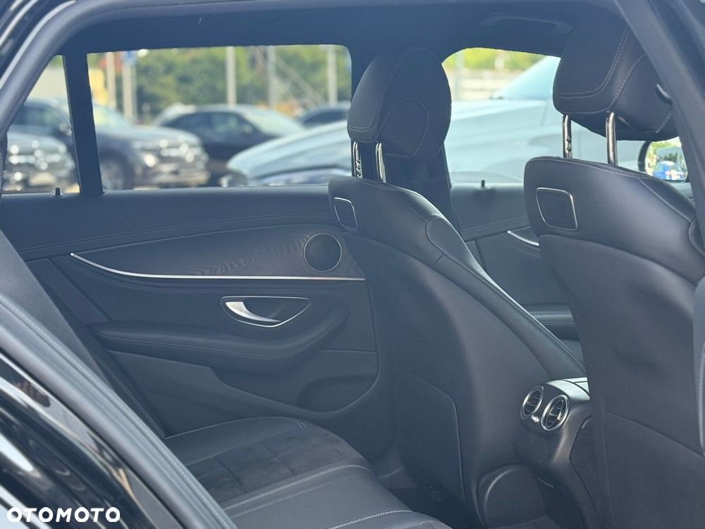 Mercedes-Benz Klasa E 300 de AMG - 20