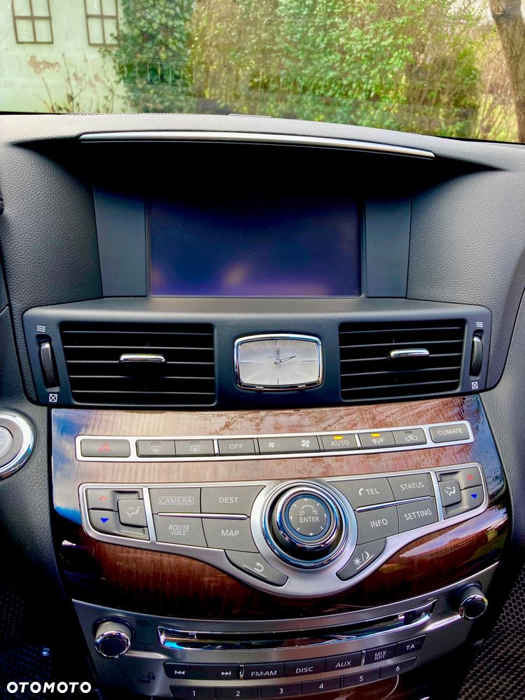Infiniti Q70 - 8