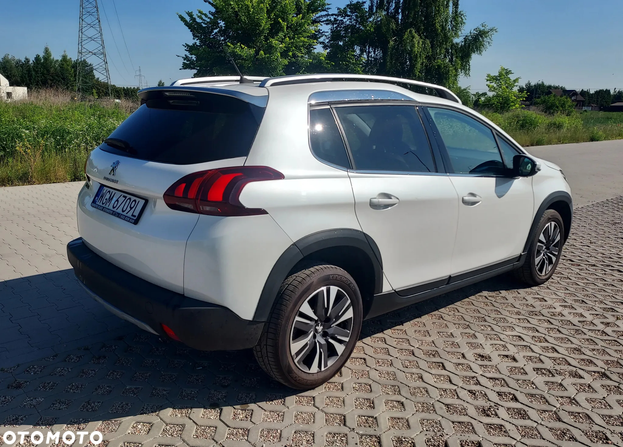 Peugeot 2008 1.5 BlueHDi Allure S&S - 6