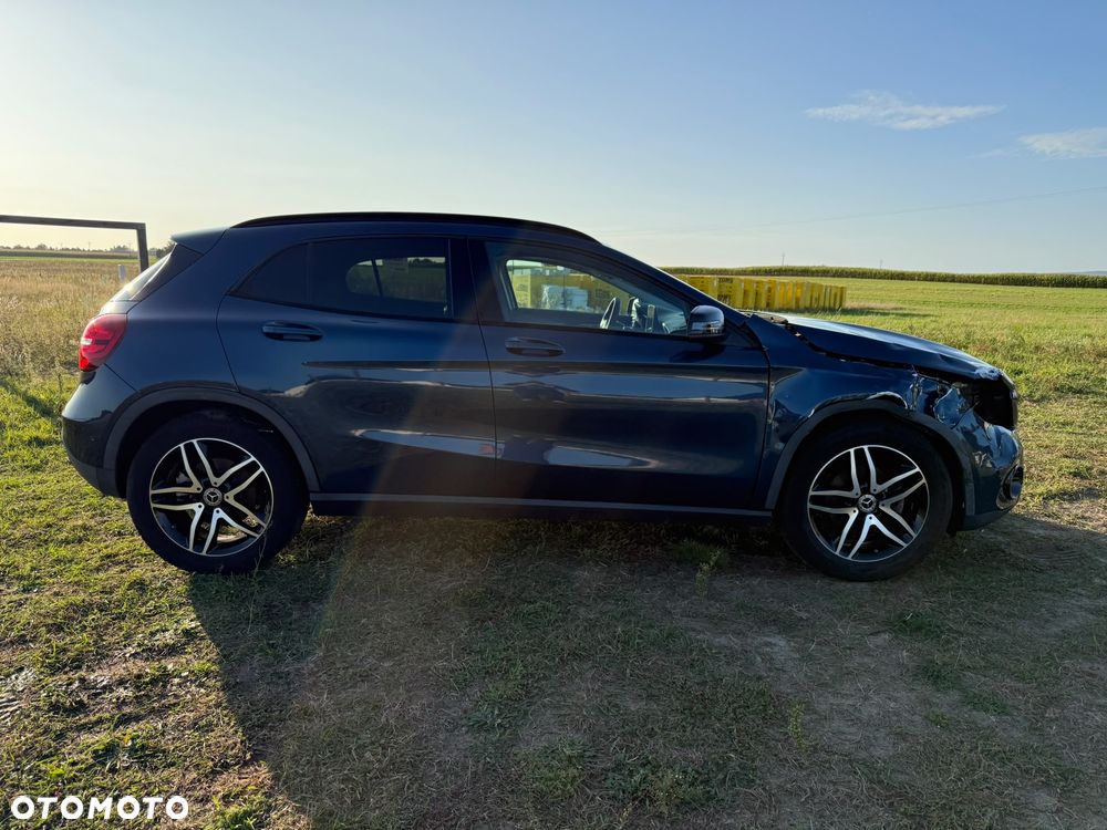 Mercedes-Benz GLA 200 7G-DCT Activity Edition - 37