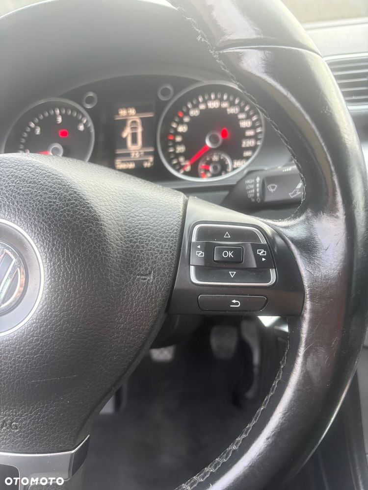 Volkswagen Passat 2.0 Blue TDI SCR Trendline - 13