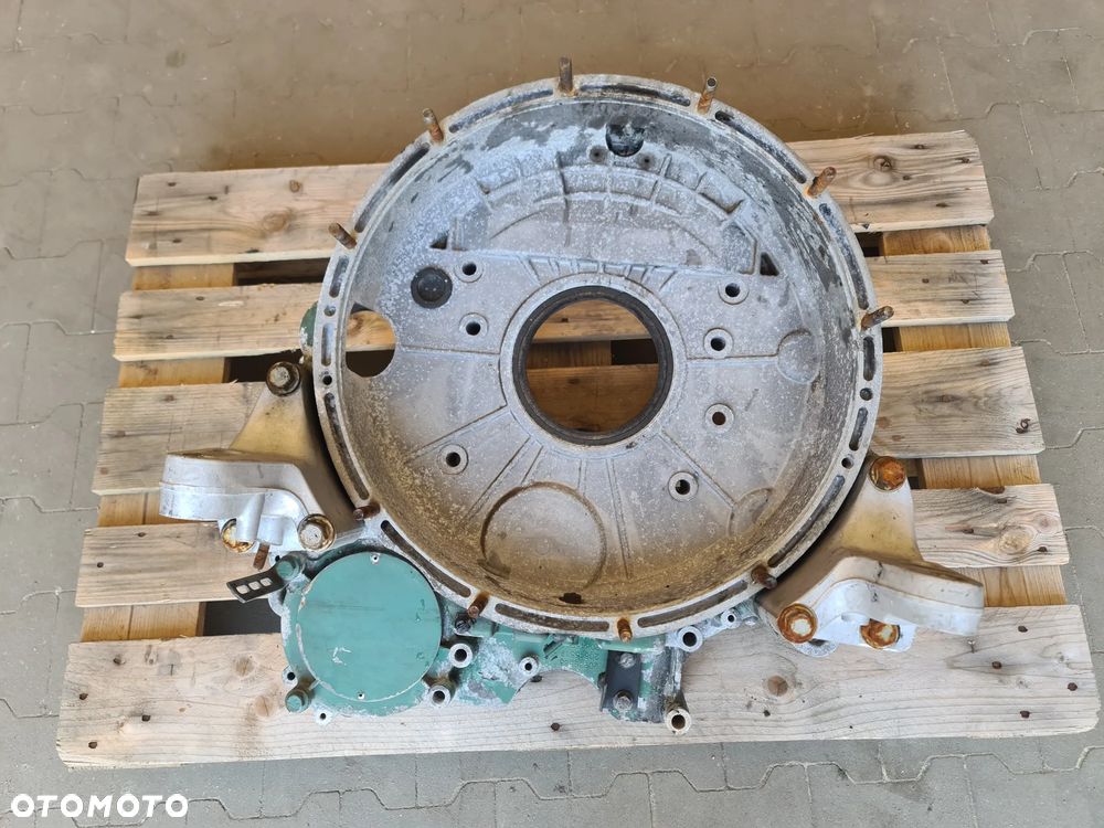 Obudowa sprzęgła koła zamachowego VOLVO D9 - 1