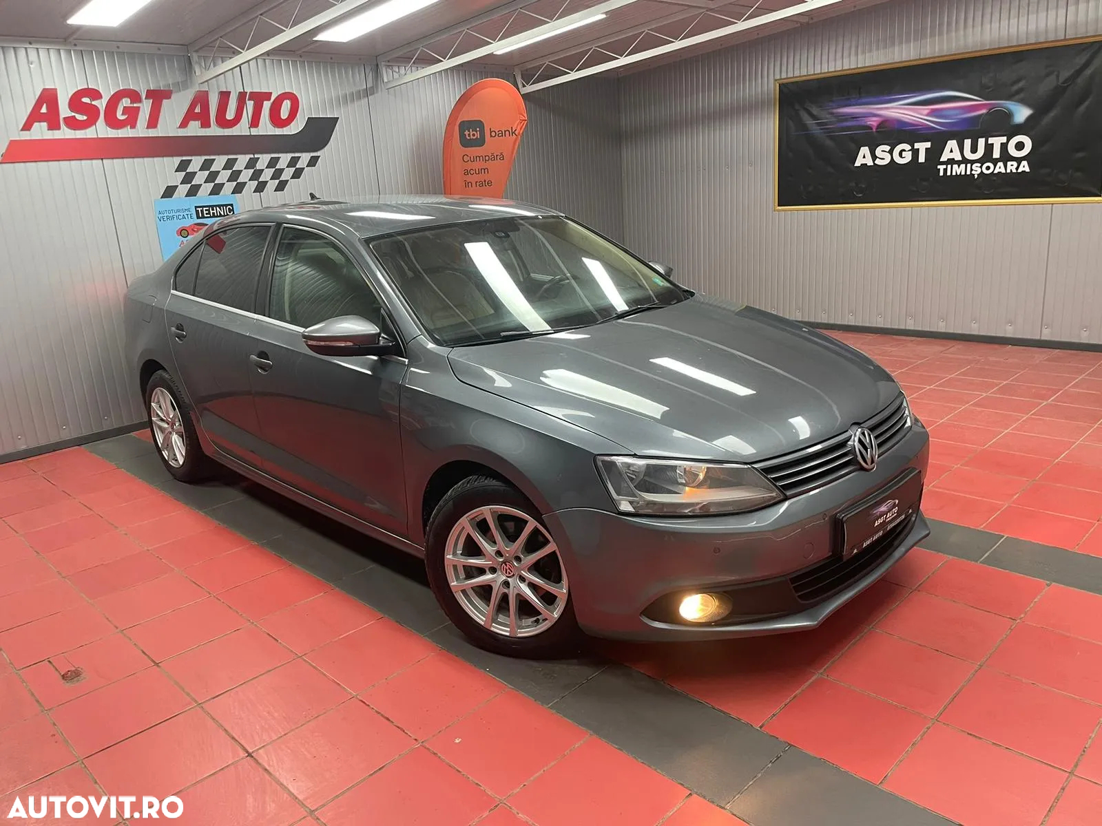 Volkswagen Jetta - 4