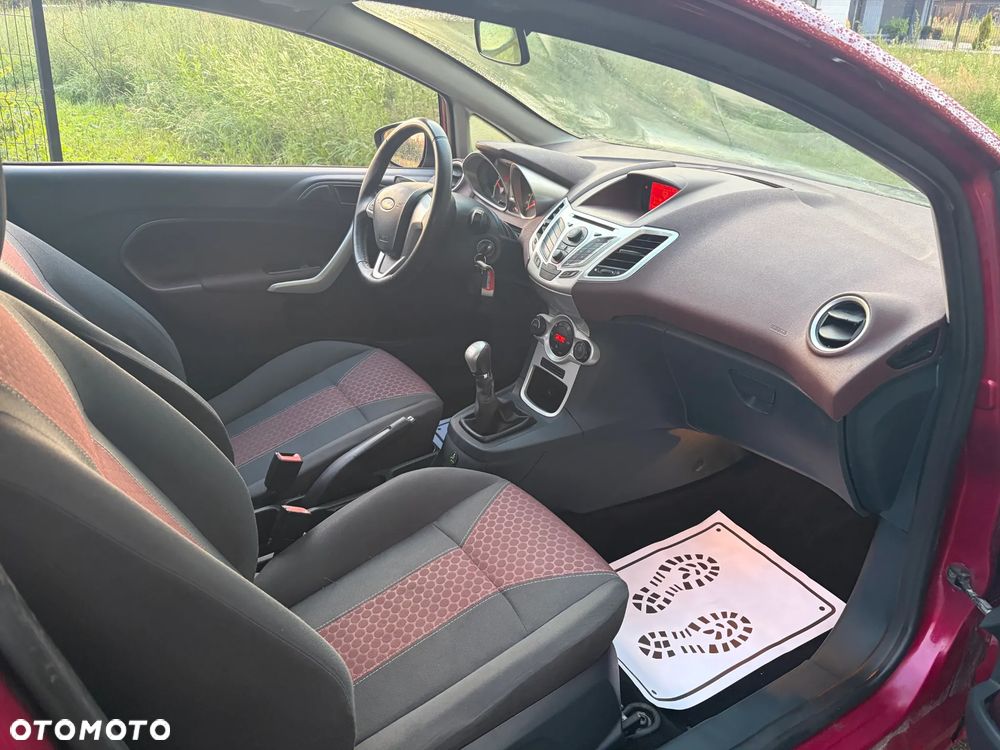 Ford Fiesta 1.4 Ghia - 11