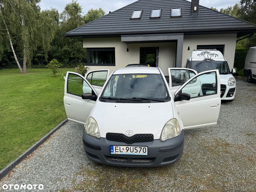 Toyota Yaris 1.0 Base - 1