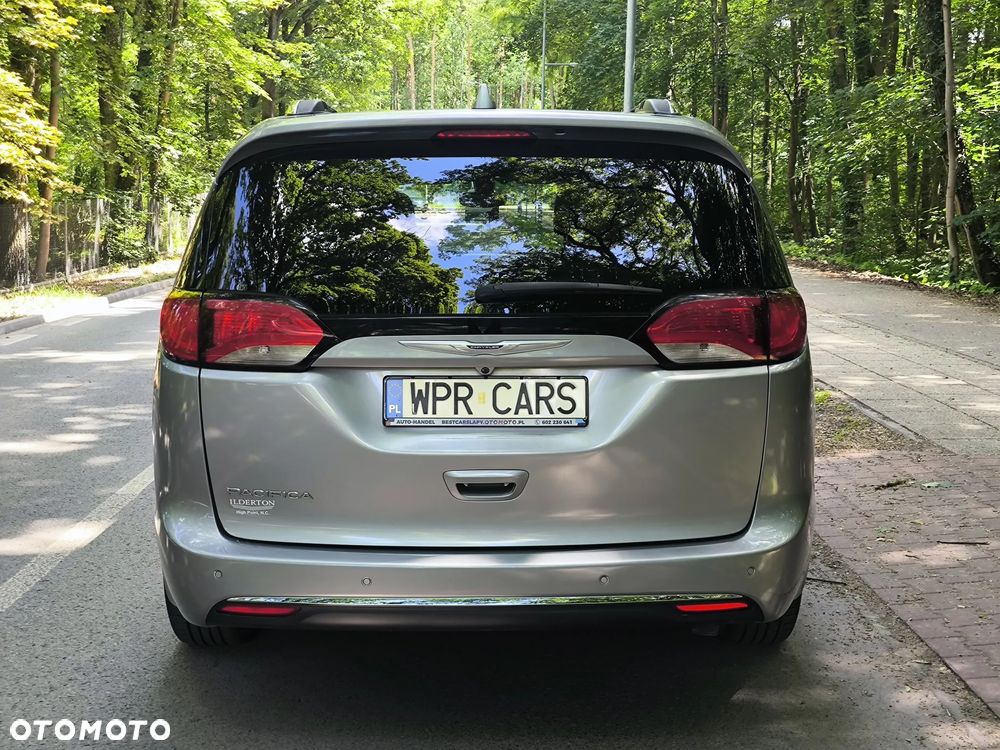Chrysler Pacifica - 4