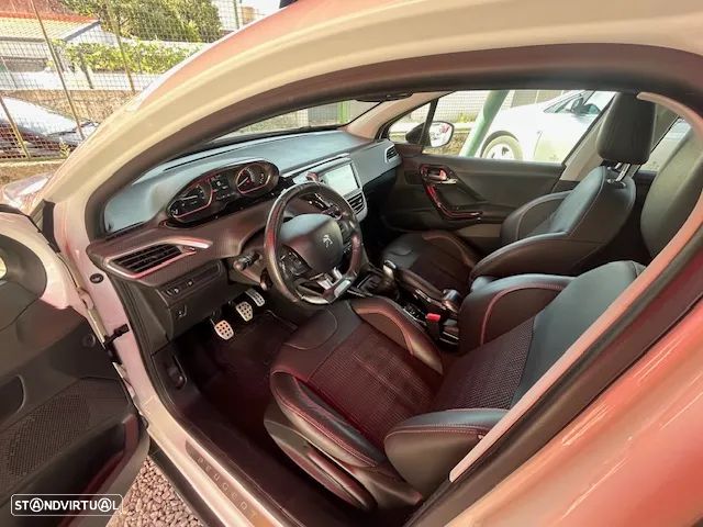 Peugeot 2008 1.2 PureTech GT Line - 9