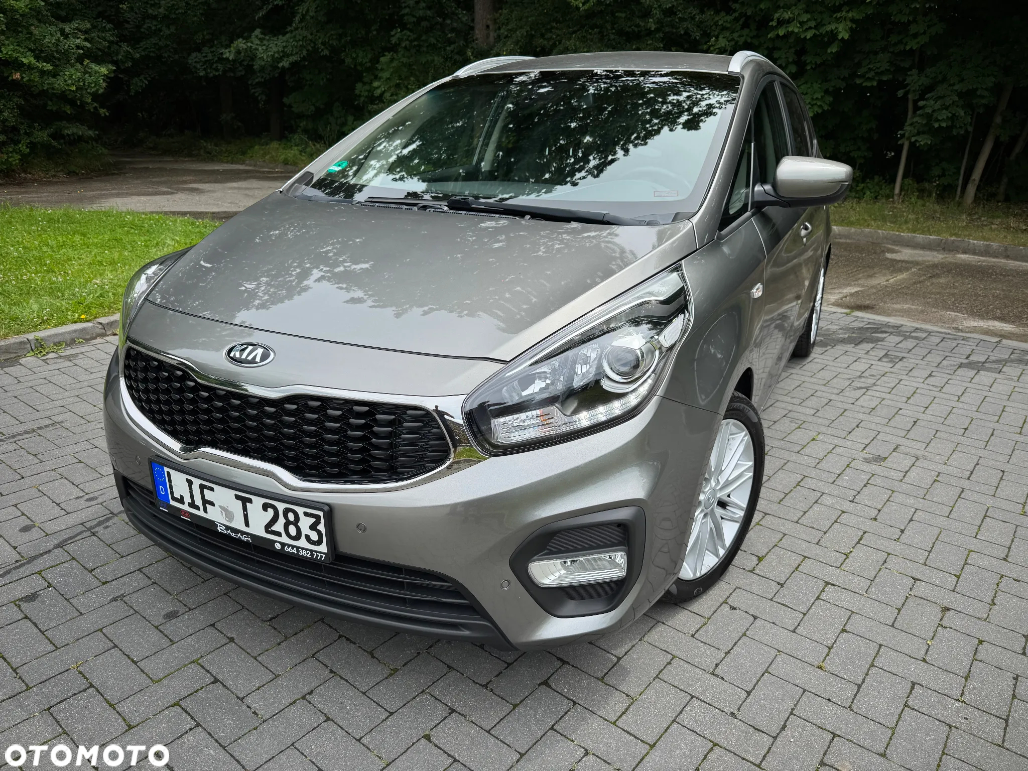 Kia Carens 1.7 CRDi 141 Dream-Team Edition - 4
