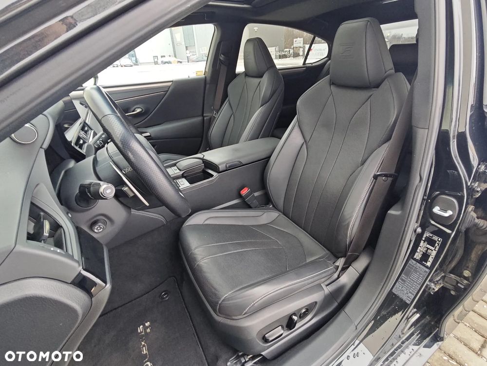 Lexus ES 300h F Sport Edition - 11