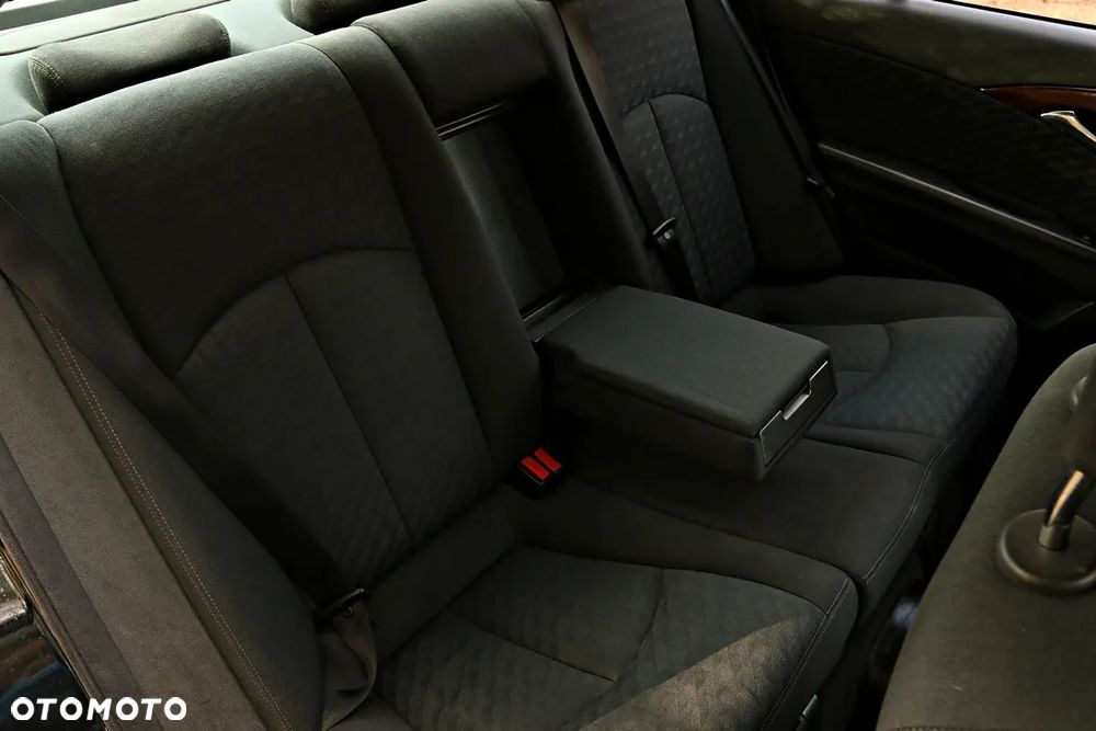 Mercedes-Benz Klasa E 220 T CDI Automatik Avantgarde - 9