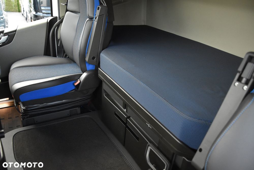 Volvo FH 460 EURO 6 / KABINA XL / FIRANA 9,5 M / NAVI / SOLARY / KLIMA POSTOJOWA / KAMERY / CAŁY NA PODUSZKACH / WINDA DHOLLANDIA / ZABUDOWA REDOS / 24 PALETY / AUTOMAT / SALON POLSKA / SERWIS ASO VOLVO / STAN IDEALNY !! - 35