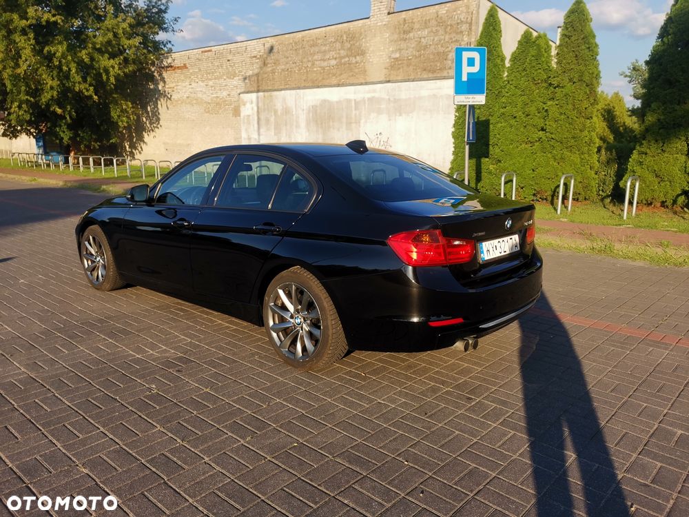 BMW Seria 3 328i xDrive Luxury Line - 3
