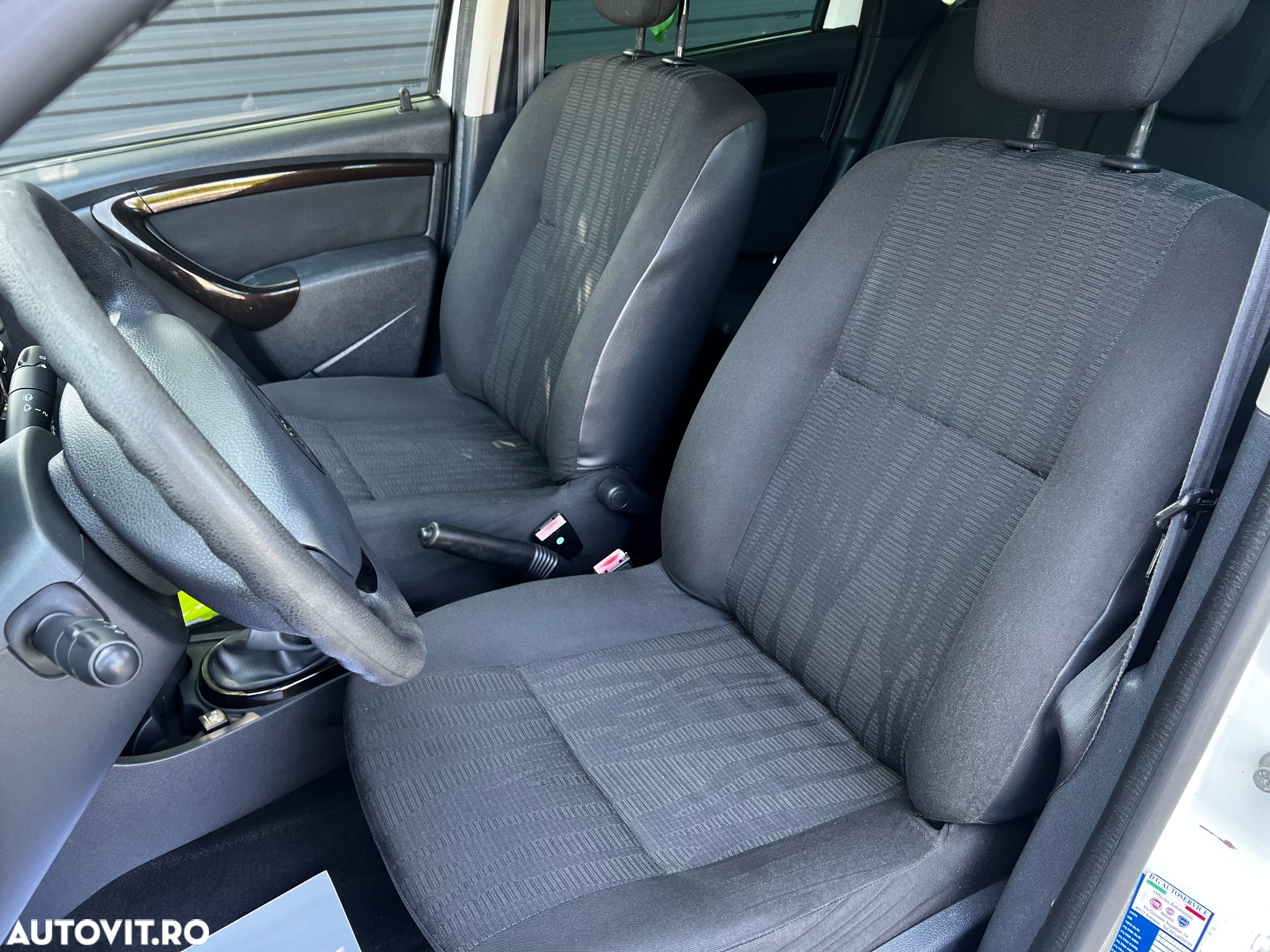 Dacia Duster 1.6 4x4 Laureate - 6