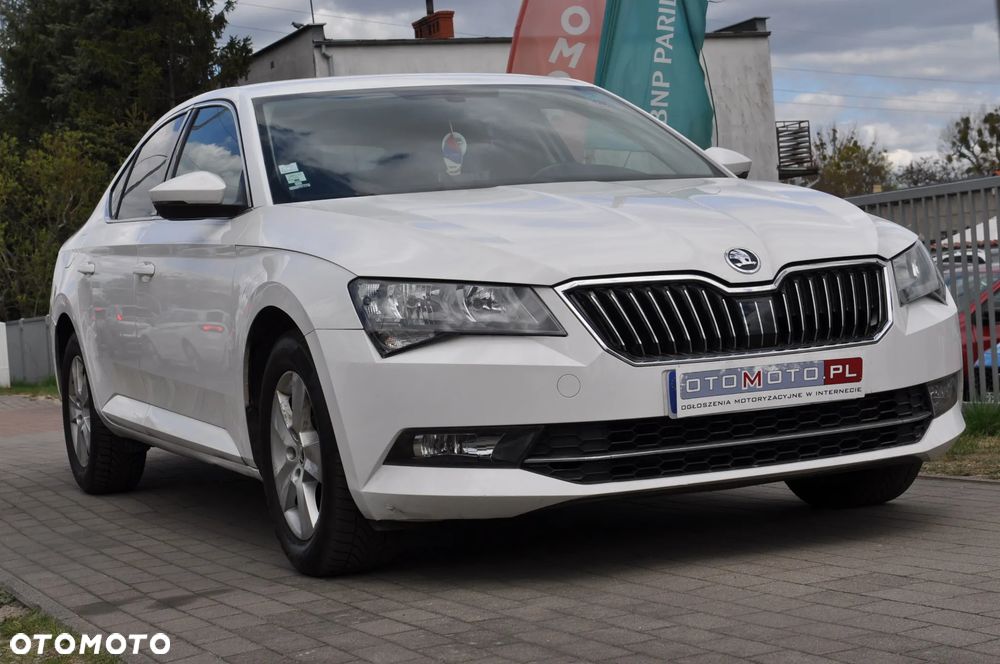 Skoda Superb 2.0 TDI Premium Edition - 1