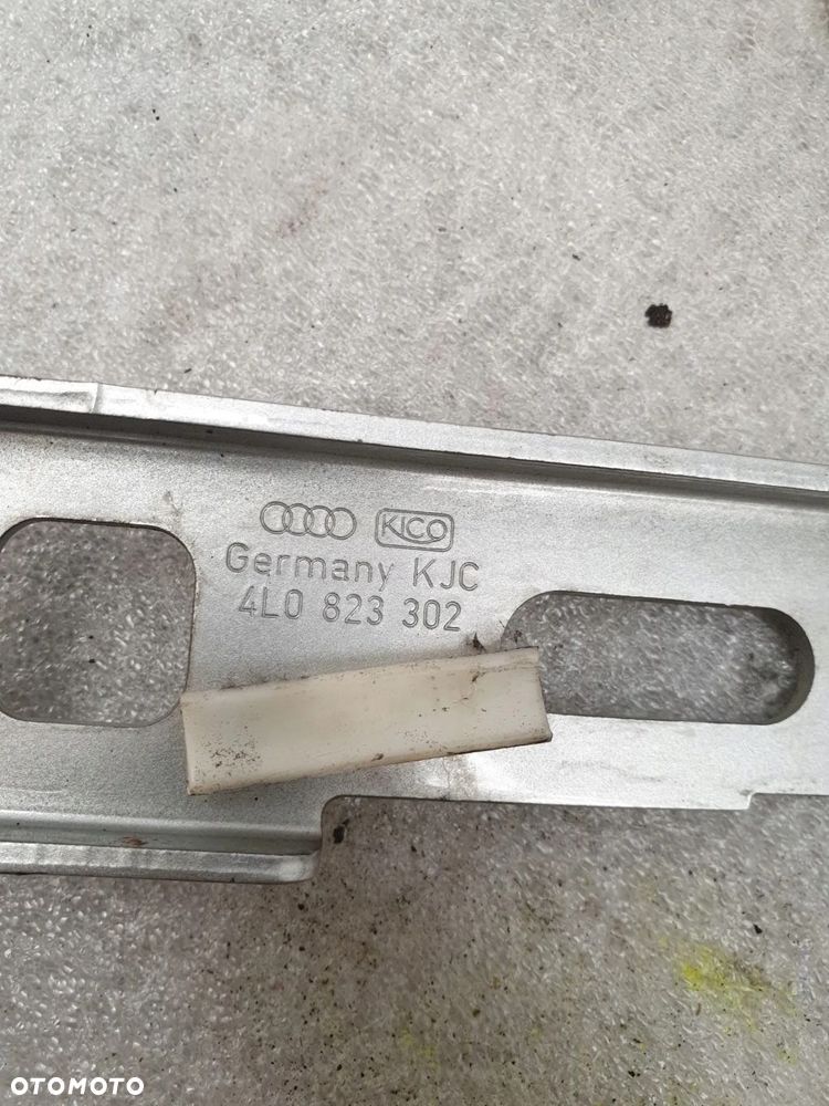 Zawias maski prawy 4L0823302 AUDI Q7 - 4