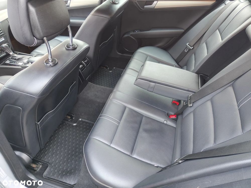 Mercedes-Benz Klasa C 220 CDI 7G-TRONIC Avantgarde Edition - 27