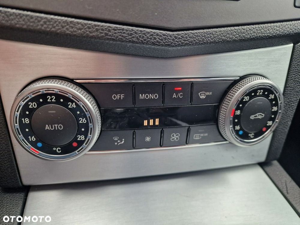 Mercedes-Benz Klasa C 180 BlueEFFICIENCY 7G-TRONIC Avantgarde - 30
