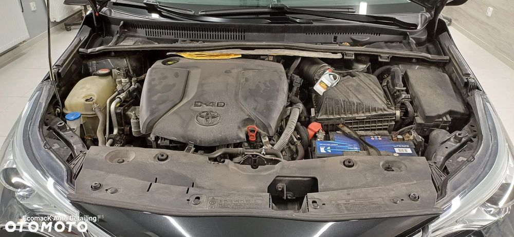 Toyota Avensis 2.0 D-4D Premium - 15