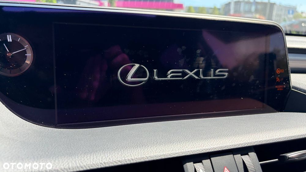 Lexus ES 300h F Sport Edition - 11