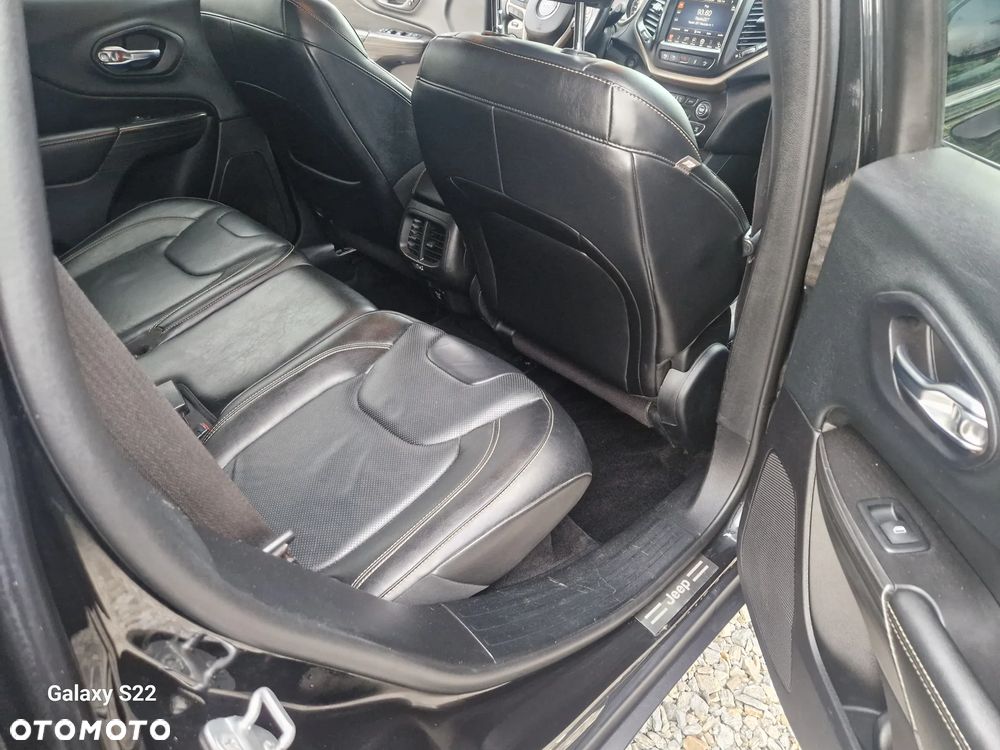 Jeep Cherokee - 23