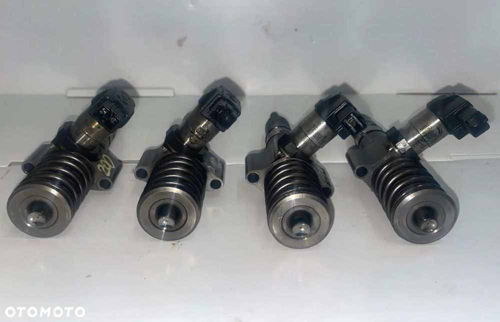 WTRYSK SIEMENS 03G130073T 03G130073M PASSAT B6 2.0 TDI 17O KM / BMN BMR BRD 170KM LEON OCTAVIA II 2 TOURAN GOLF V 5 CC B7  TIGUAN EOS TOLEDO SKODA  SUPERB II  POMPOWTRYSKI POMPOWTRYSKIWACZE SIEMENS CONTINENTAL - 1