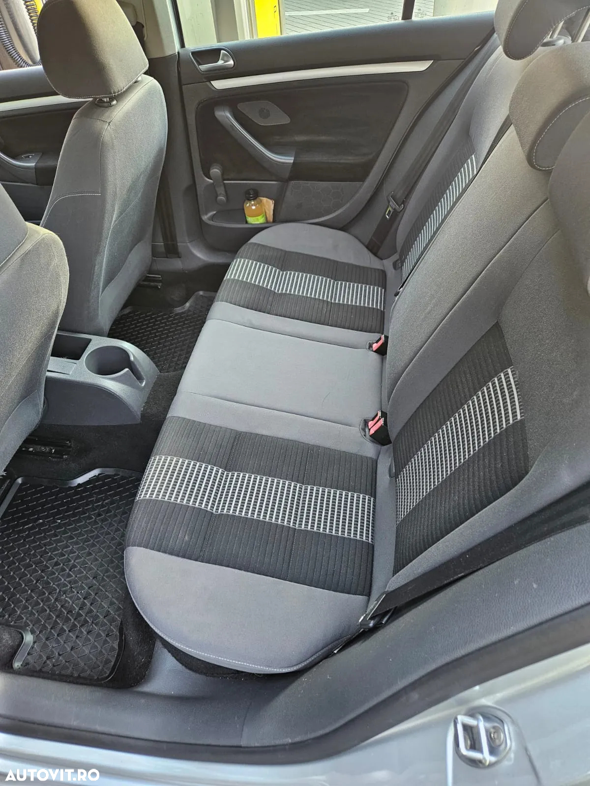 Volkswagen Golf - 6