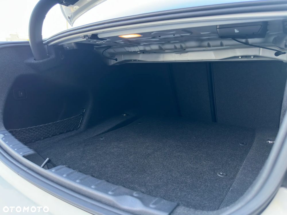 BMW Seria 3 330i xDrive M Sport Sport - 18