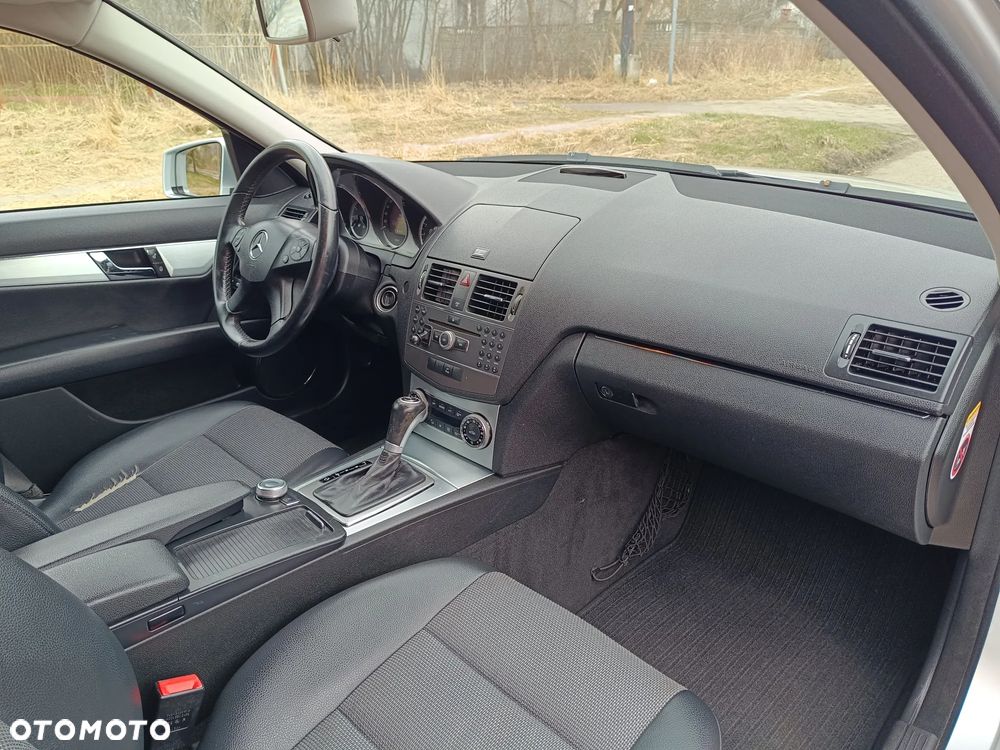Mercedes-Benz Klasa C 250 CGI Automatik BlueEFFICIENCY Avantgarde - 12