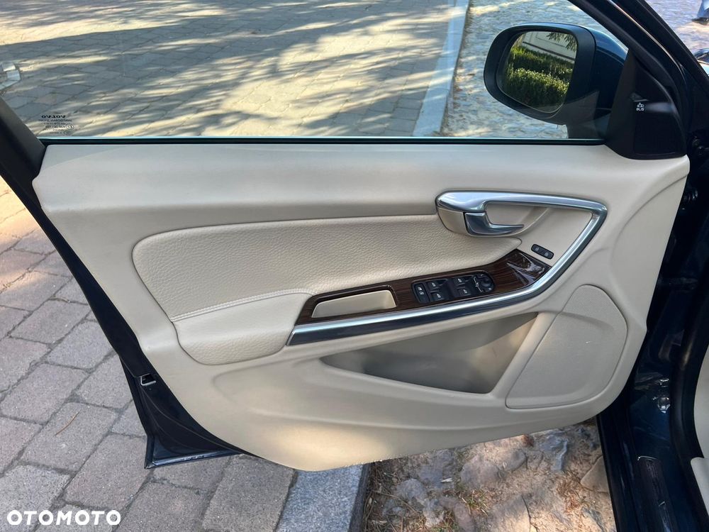 Volvo V60 T4 Summum - 34