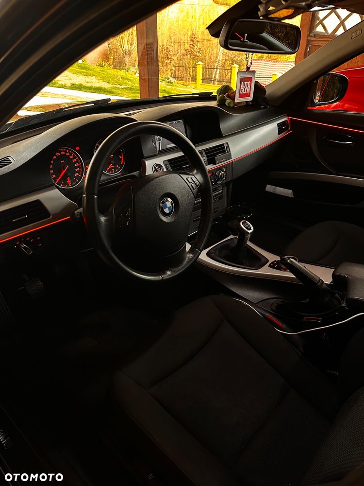 BMW Seria 3 318d - 11