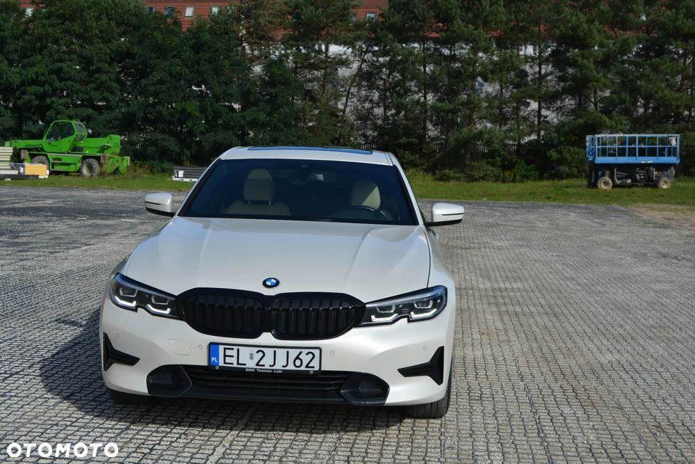 BMW Seria 3 330i xDrive Sport Line sport - 4