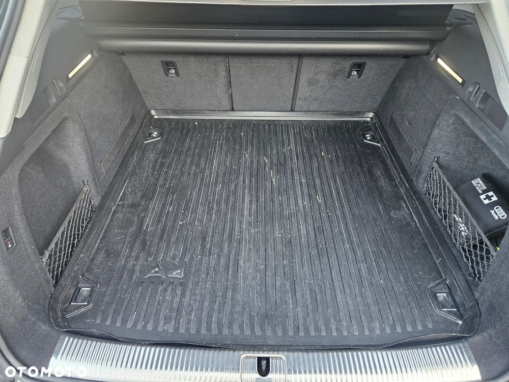 Audi A4 Avant 40 TFSI S tronic - 31