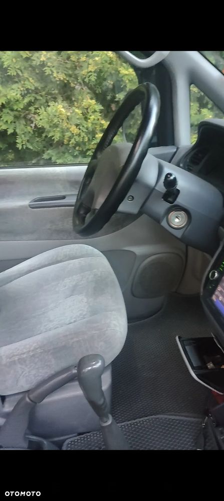 Mitsubishi Space Gear - 9