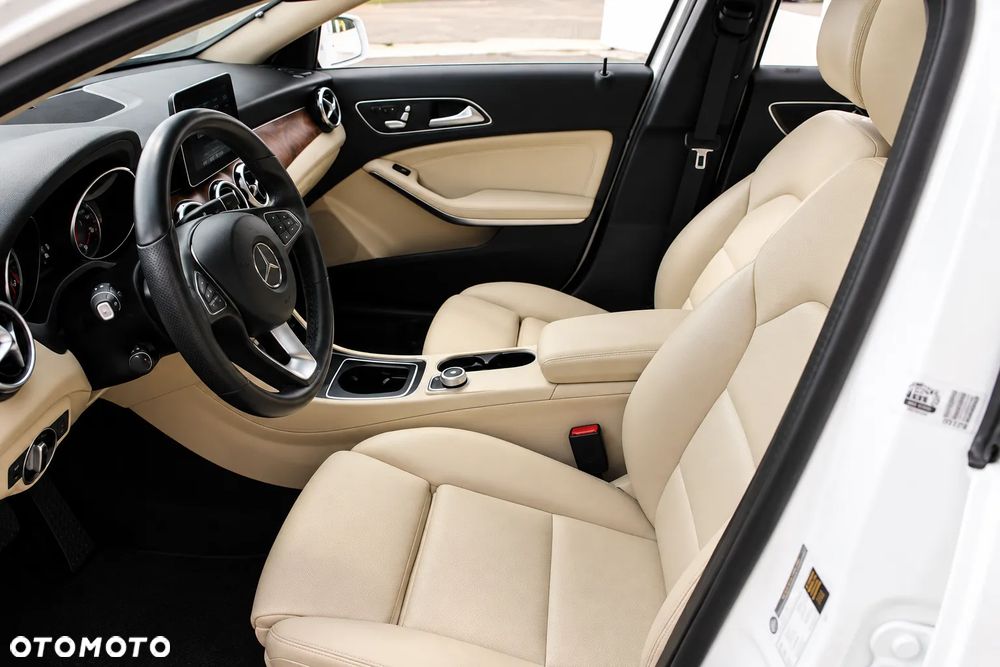 Mercedes-Benz GLA 250 4Matic 7G-DCT AMG Line - 18