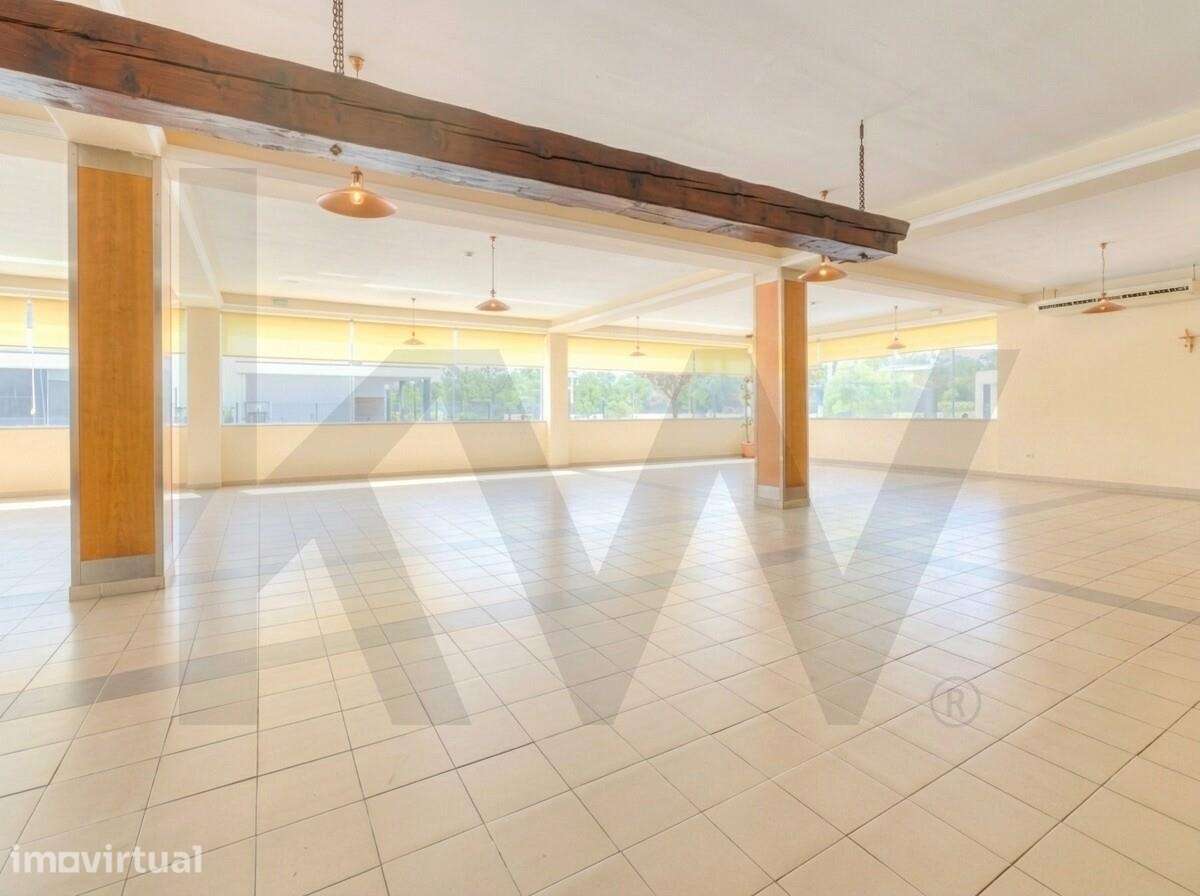 Excelente Oportunidade de Investimento: Edifício para Serviços com 930 - Grande imagem: 3/9
